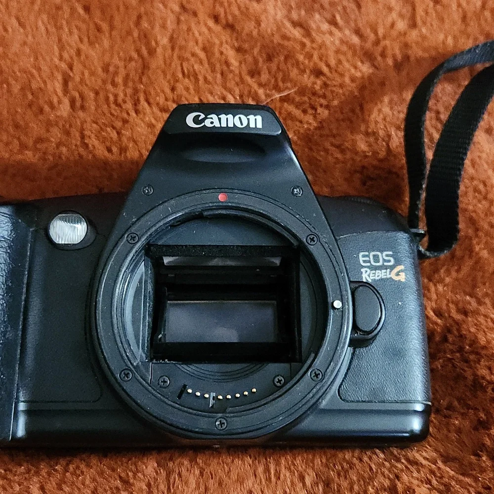 CANON EOS REBEL G FILM CAMERA WITH STRAP